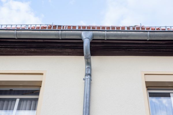 Commercial Gutter Maintenance in Valencia