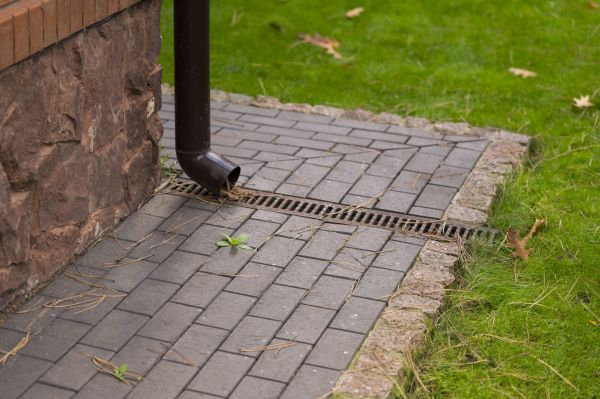 Cost of Gutter Drain Maintenance in Valencia